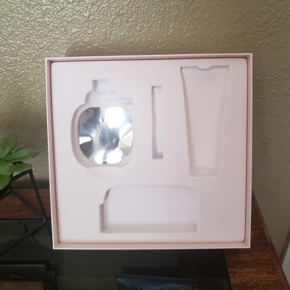 Baby Pink Coach Fragrance Gift Box - Picture 4 of 6